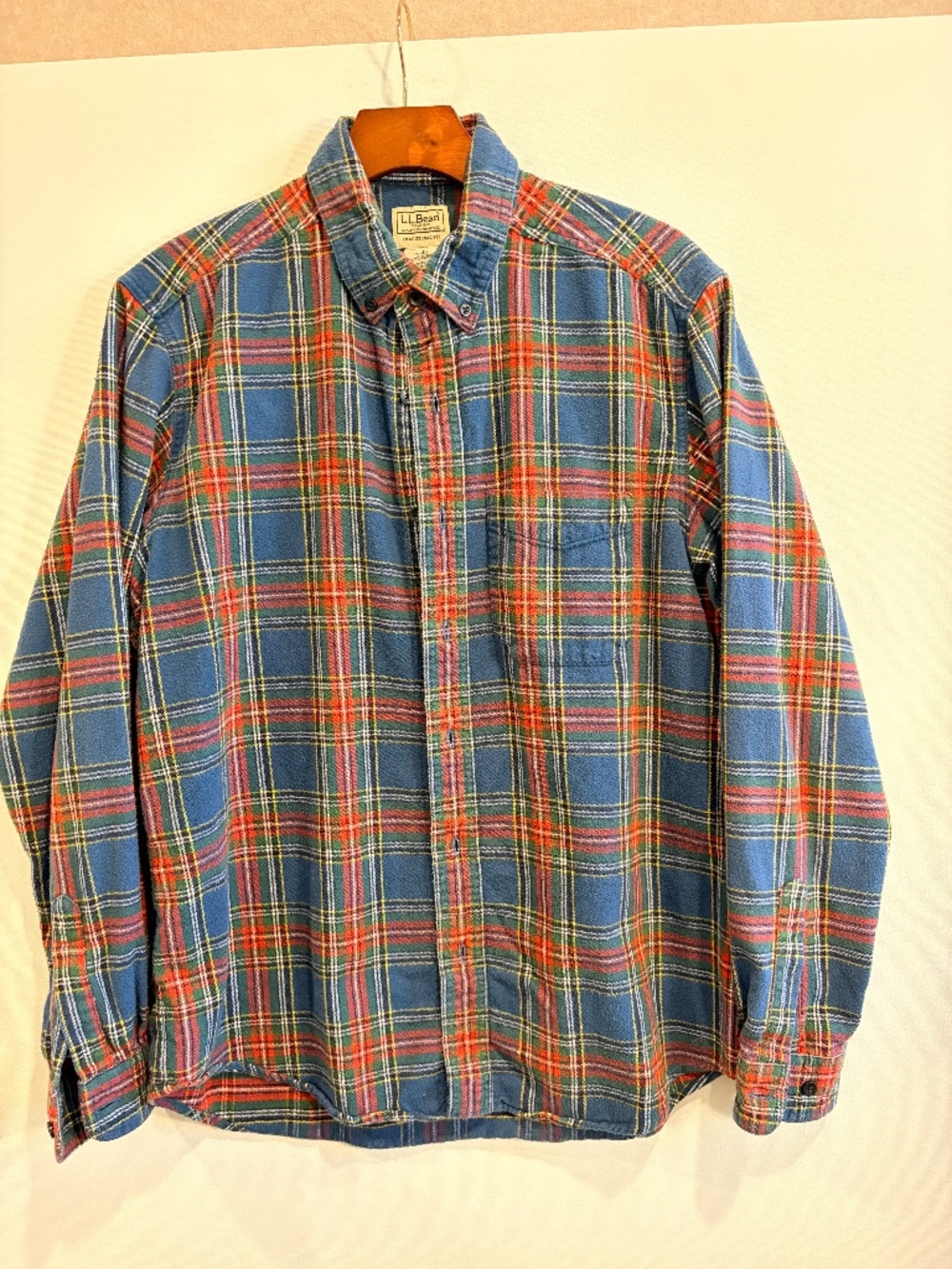 L.L.Bean Men’s M Traditional Fit Blue Red Plaid Flannel Shirt 100% Cotton